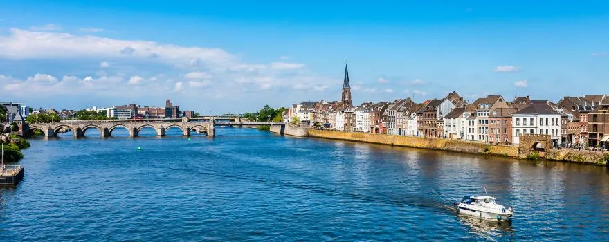 荷兰马斯特里赫特交通攻略:从阿姆斯特丹坐火车两小时到马斯垂克、荷比德三国列车