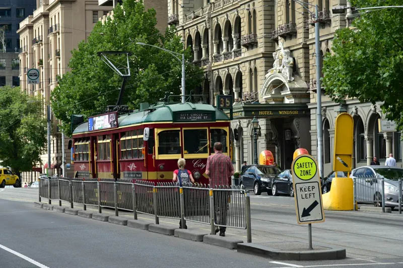 墨尔本大众公共交通系统完全攻略:在墨尔本如何搭乘电车、公交车和火车